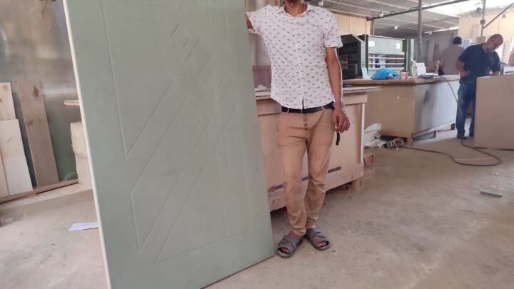 نجار مقيم في ابحر الشمالية